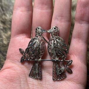 Vintage sterling silver filigree lovebird brooch